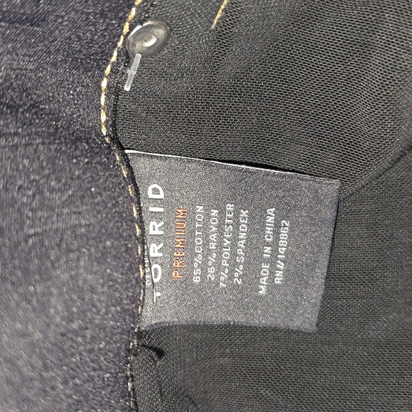 TORRID Bombshell Skinny Premium Stretch  Destructed Jean Womens Size 18R - Picture 10 of 15